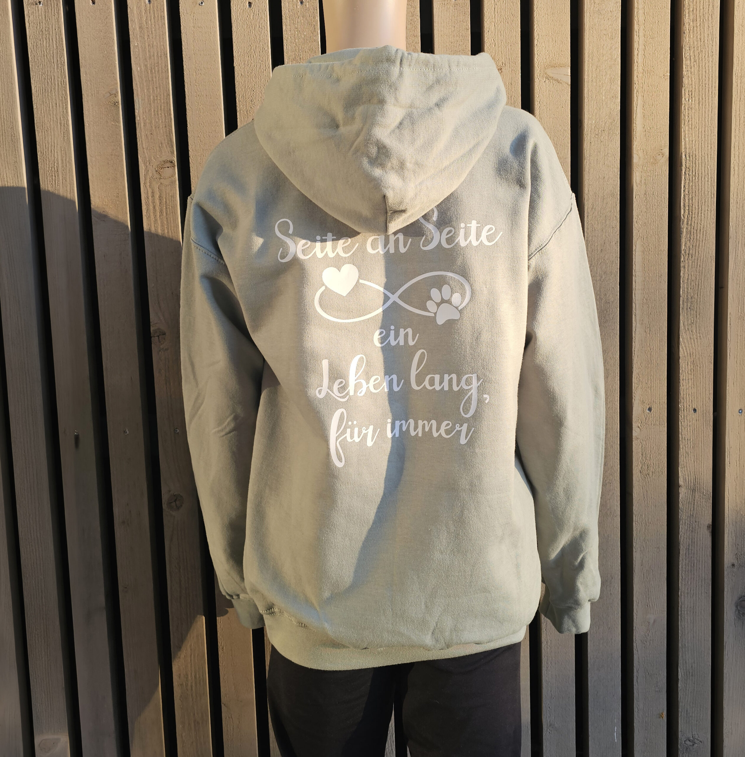 Hoodie - Seite an Seite - Sage – Bild 2