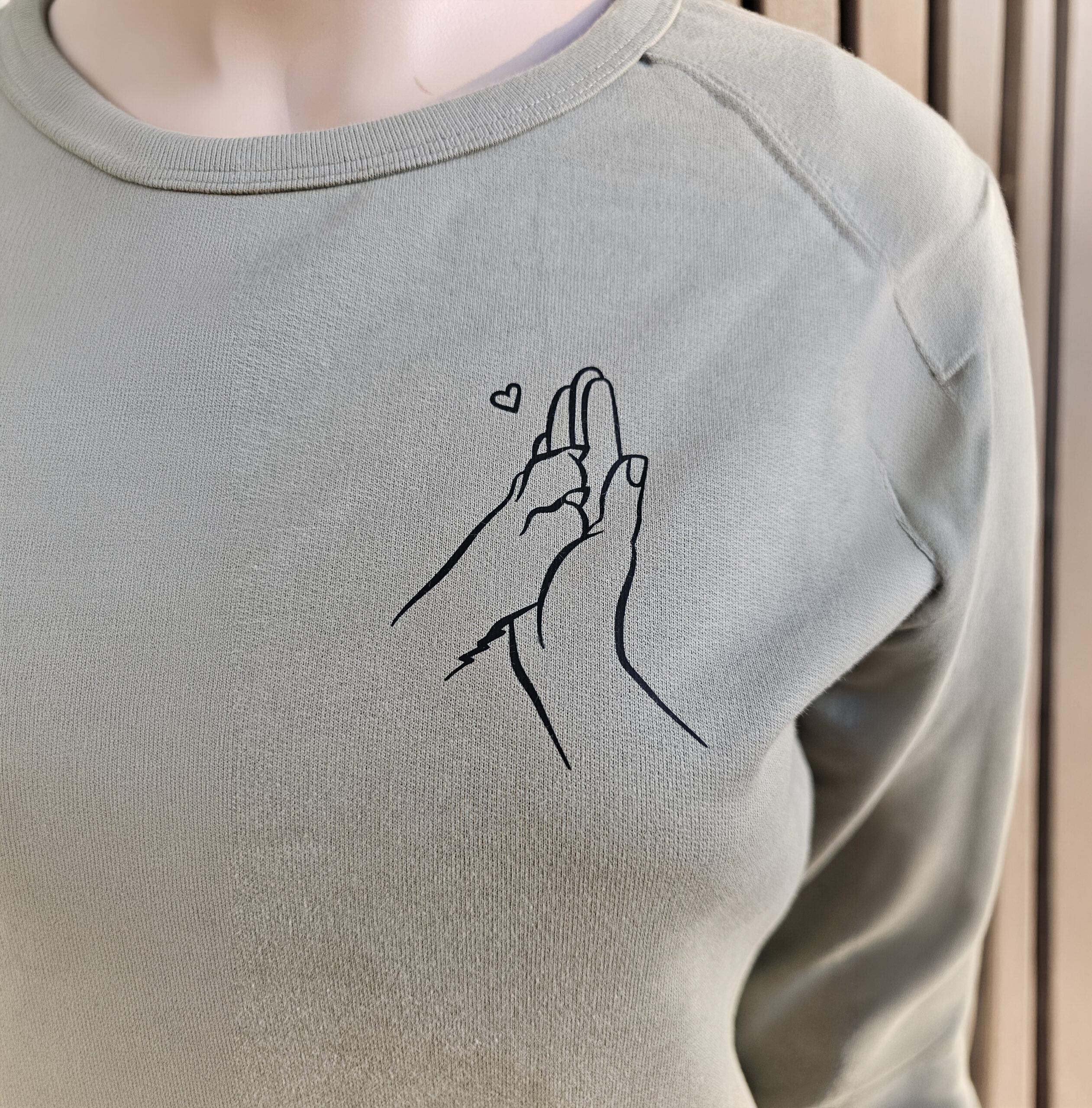Woman Sweatshirt - Hand Pfote - soft olive – Bild 3